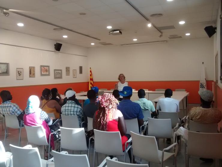 Sessió del Punt d'Acollida a la Biblioteca Sessió del Punt d'Acollida a la Biblioteca