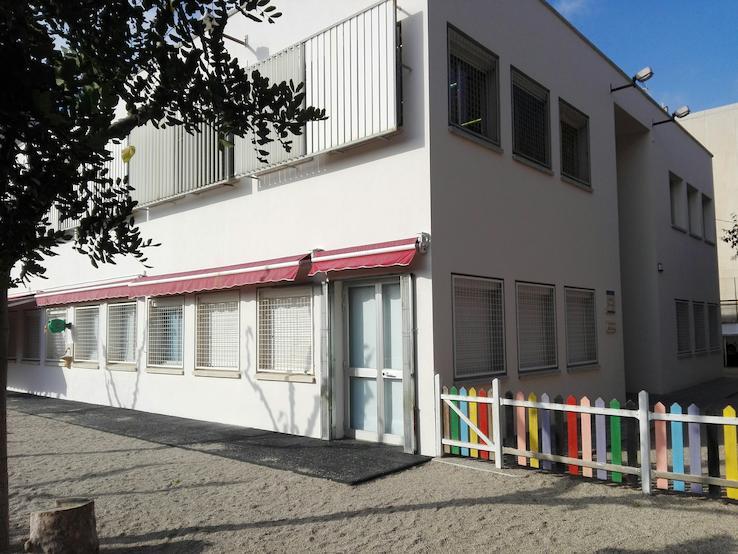 Façana de l'Escola Bressol acabada de pintar Façana de l'Escola Bressol acabada de pintar